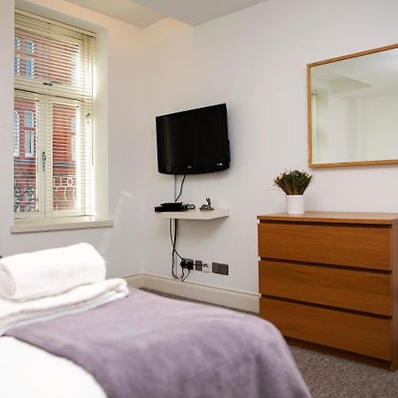 Apt 3, Trafalgar Sq Duplex, 3Rd & 4Th Floor By Indigo Flats London Exterior photo