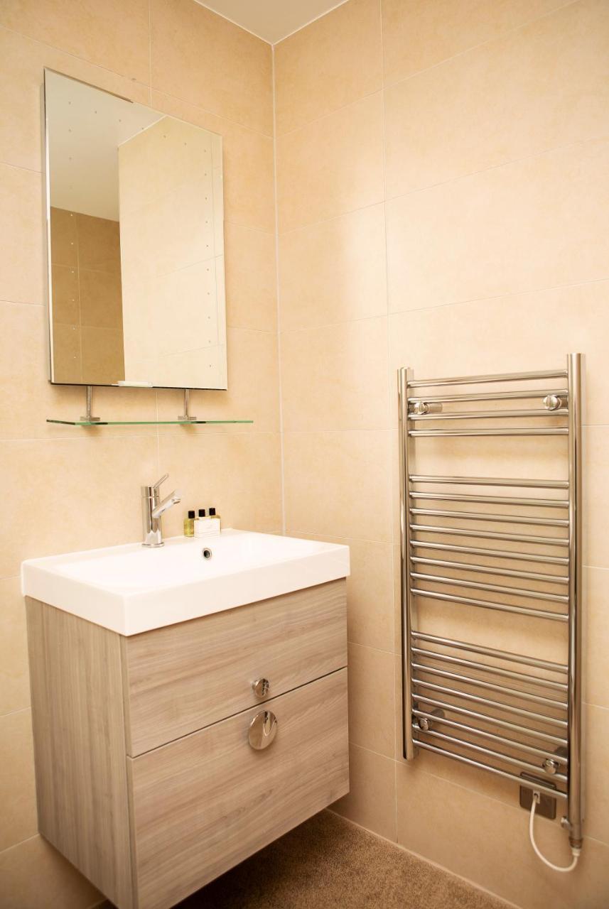 Apt 3, Trafalgar Sq Duplex, 3Rd & 4Th Floor By Indigo Flats London Exterior photo