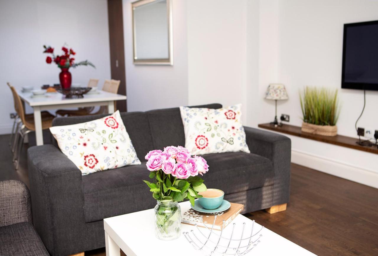 Apt 3, Trafalgar Sq Duplex, 3Rd & 4Th Floor By Indigo Flats London Exterior photo