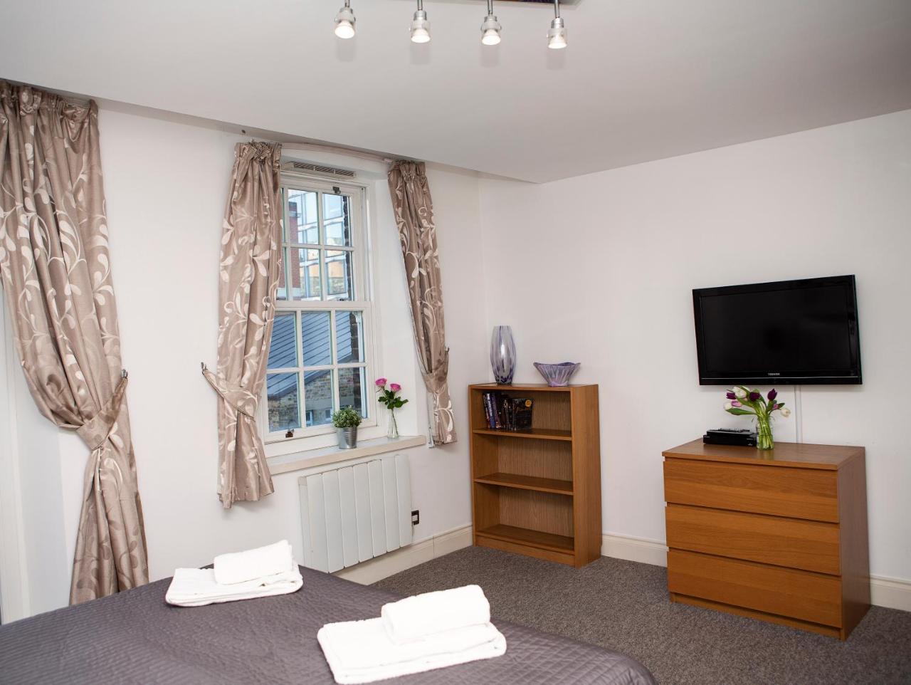 Apt 3, Trafalgar Sq Duplex, 3Rd & 4Th Floor By Indigo Flats London Exterior photo