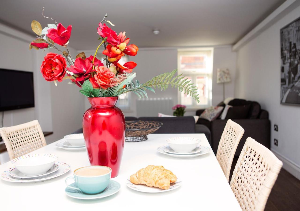 Apt 3, Trafalgar Sq Duplex, 3Rd & 4Th Floor By Indigo Flats London Exterior photo